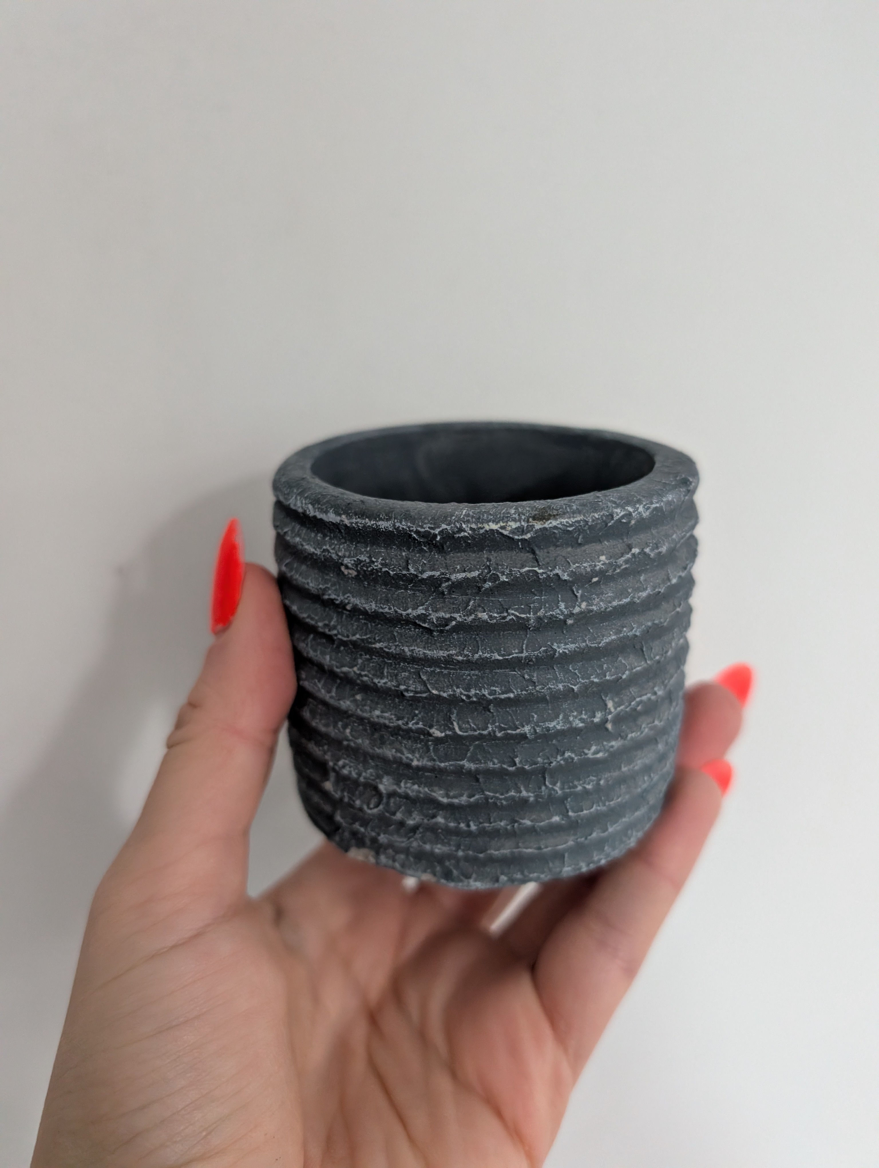 6cm Ribbed Concrete Planter